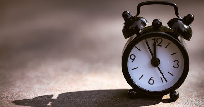 Clock With Shaddow
