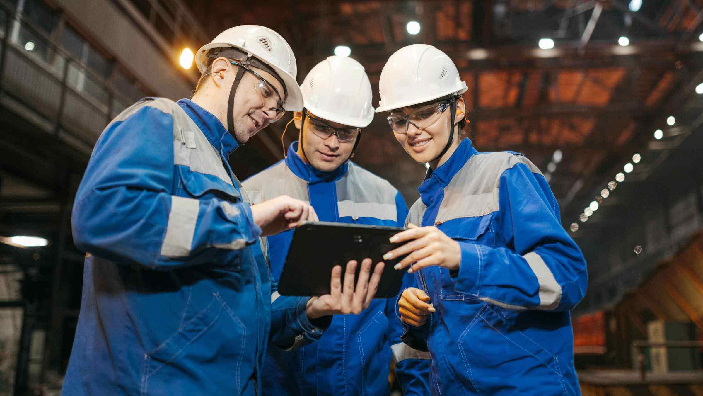 technical-workers  2400x1351